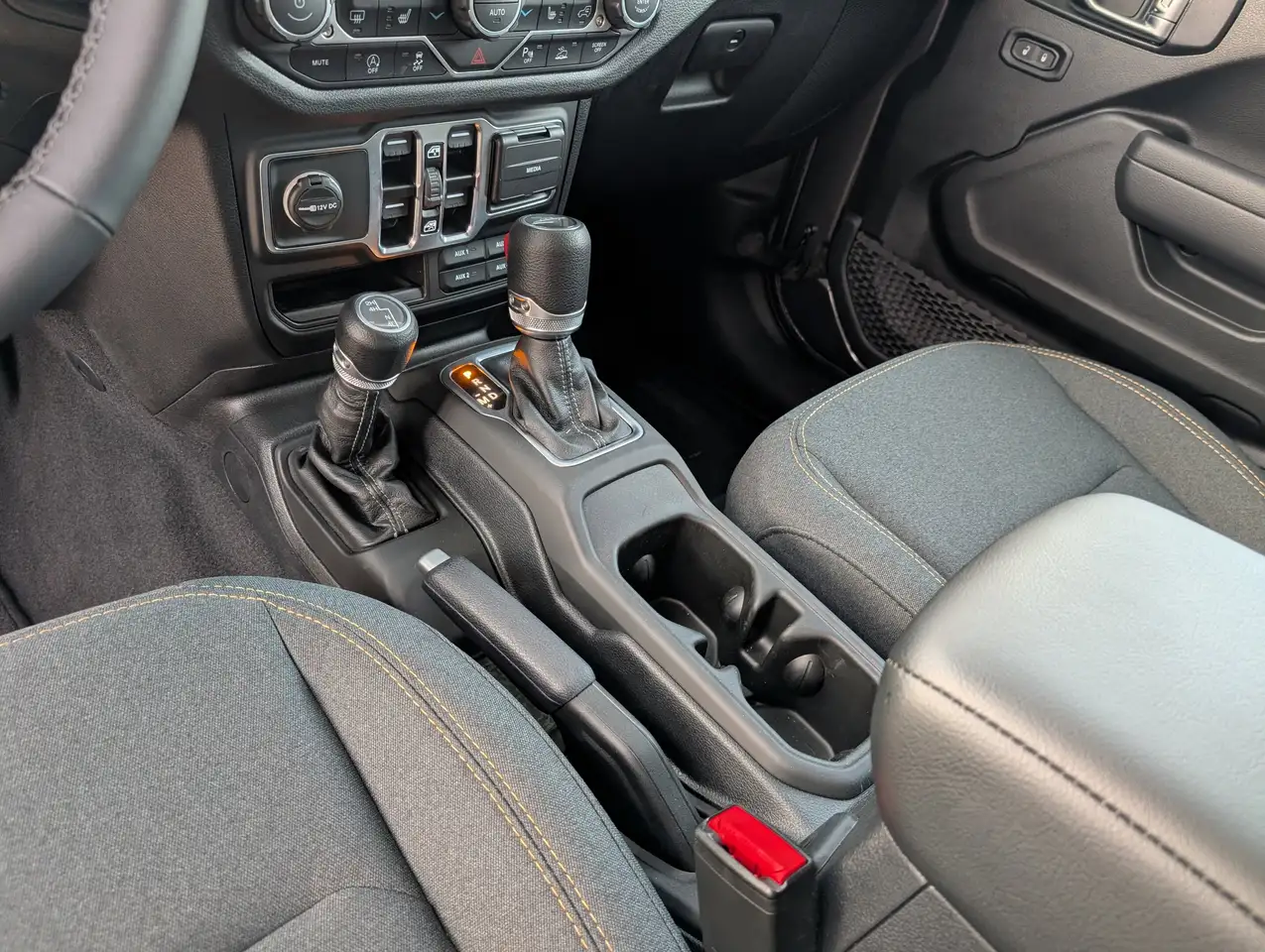 Jeep Gladiator снимка Jeep Gladiator