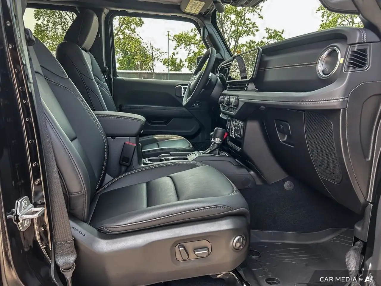 Jeep Wrangler photo Jeep Wrangler
