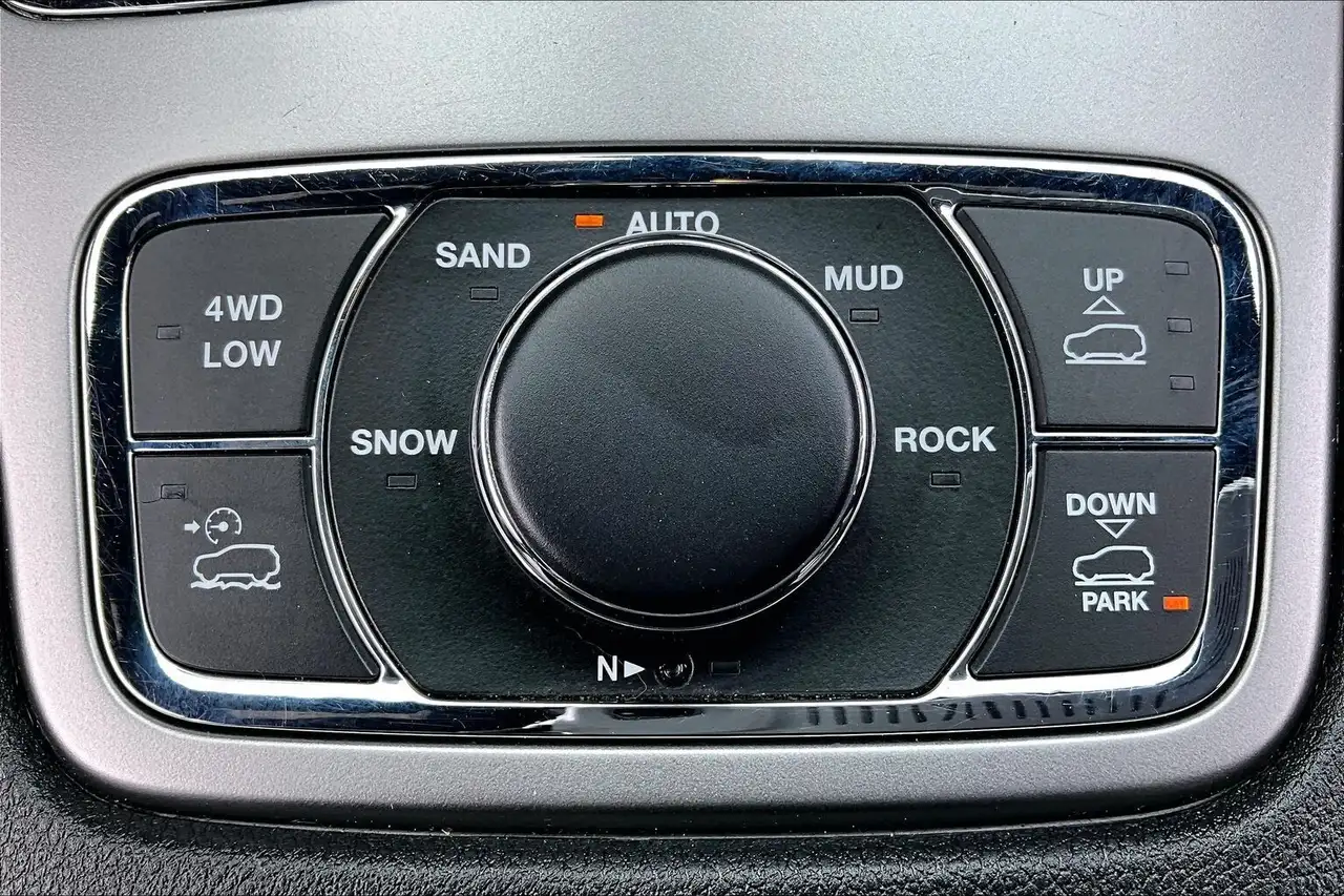 Jeep Grand Cherokee снимка Jeep Grand Cherokee