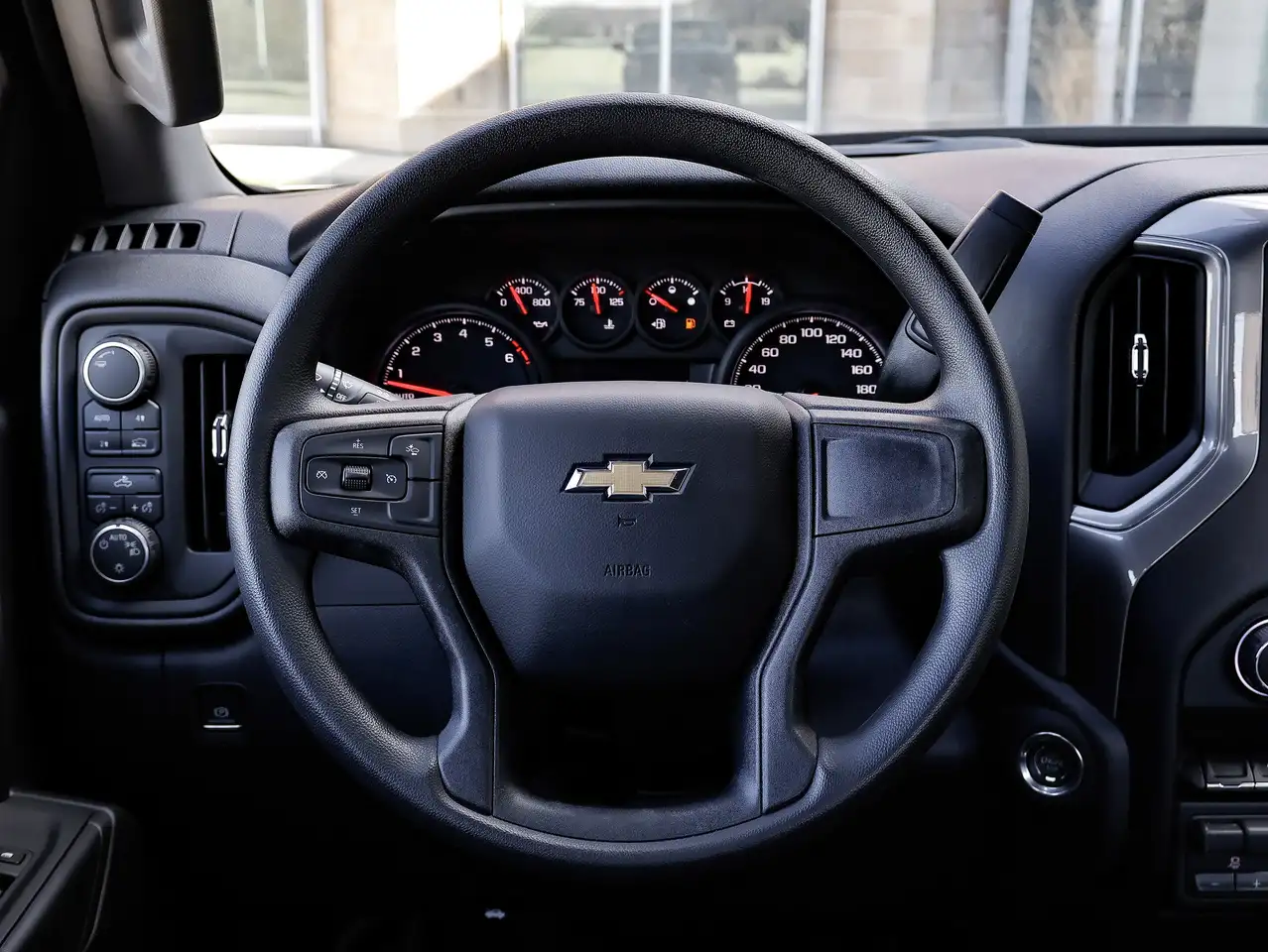 Chevrolet Silverado 1500 снимка Chevrolet Silverado 1500