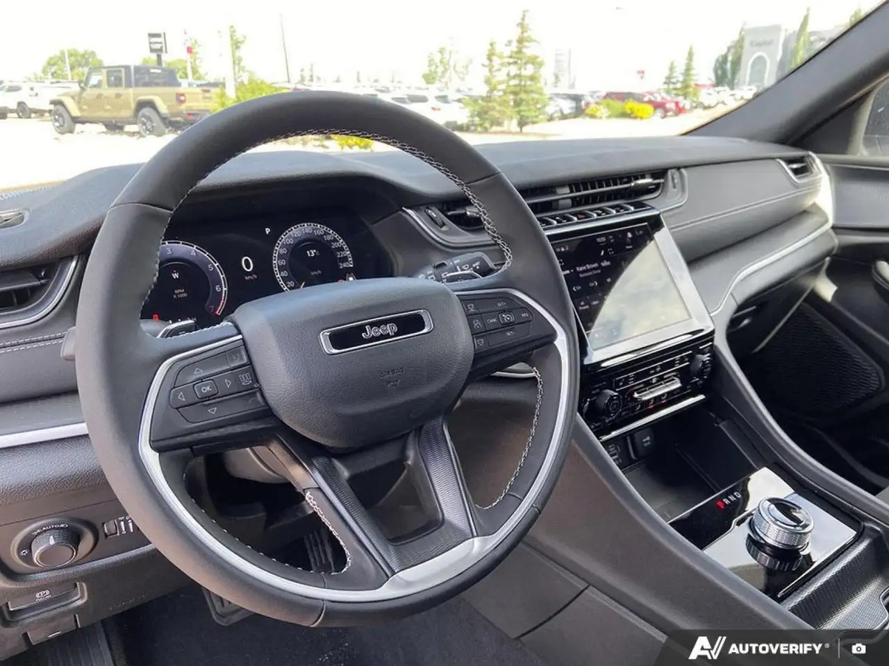 Jeep Grand Cherokee снимка Jeep Grand Cherokee