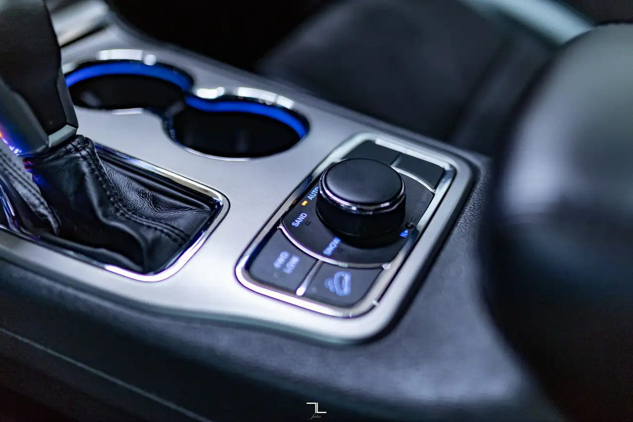 Jeep Grand Cherokee снимка Jeep Grand Cherokee