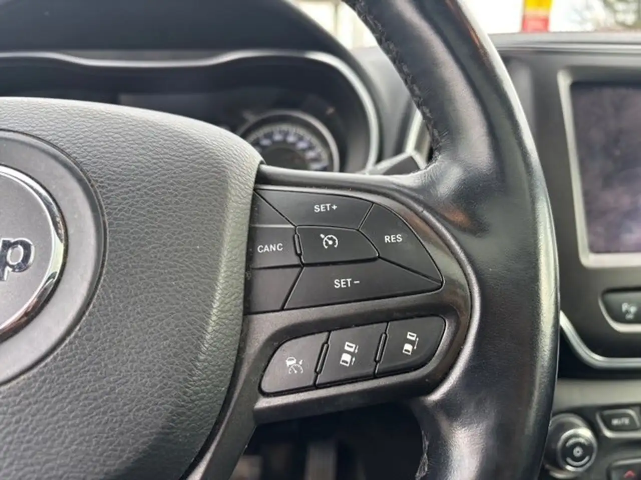 Jeep Cherokee снимка Jeep Cherokee