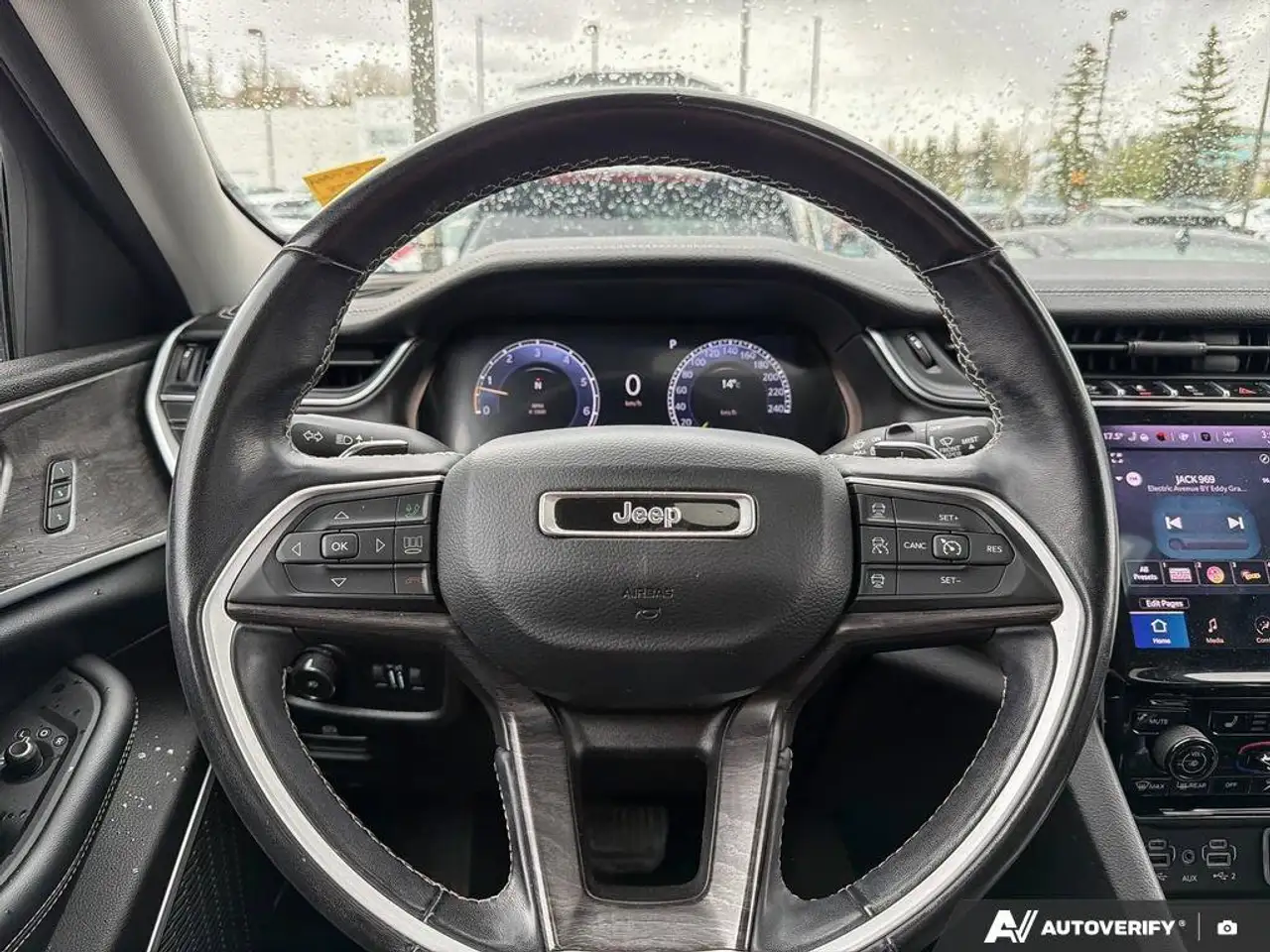 Jeep Grand Cherokee снимка Jeep Grand Cherokee