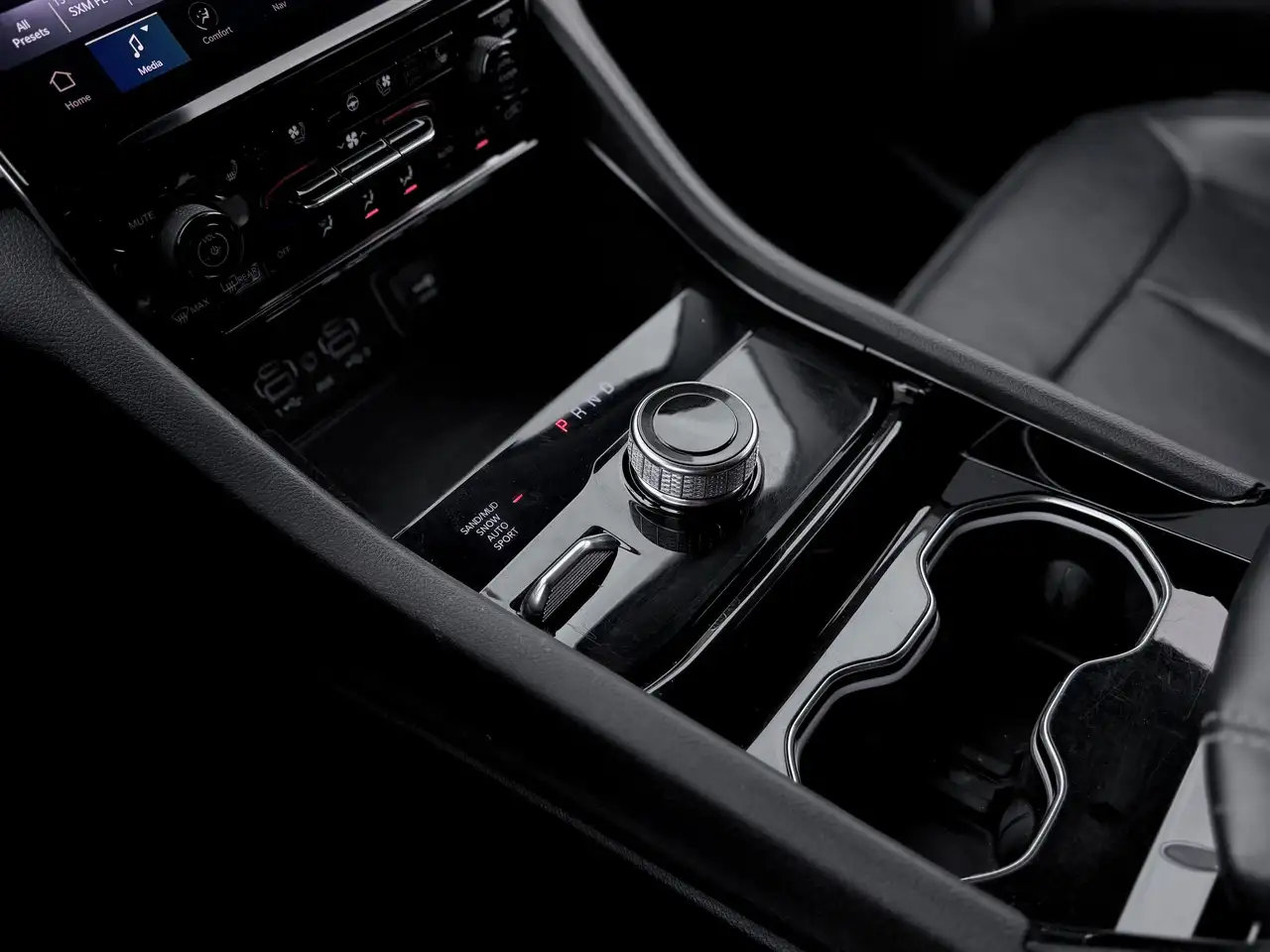 Jeep Grand Cherokee снимка Jeep Grand Cherokee
