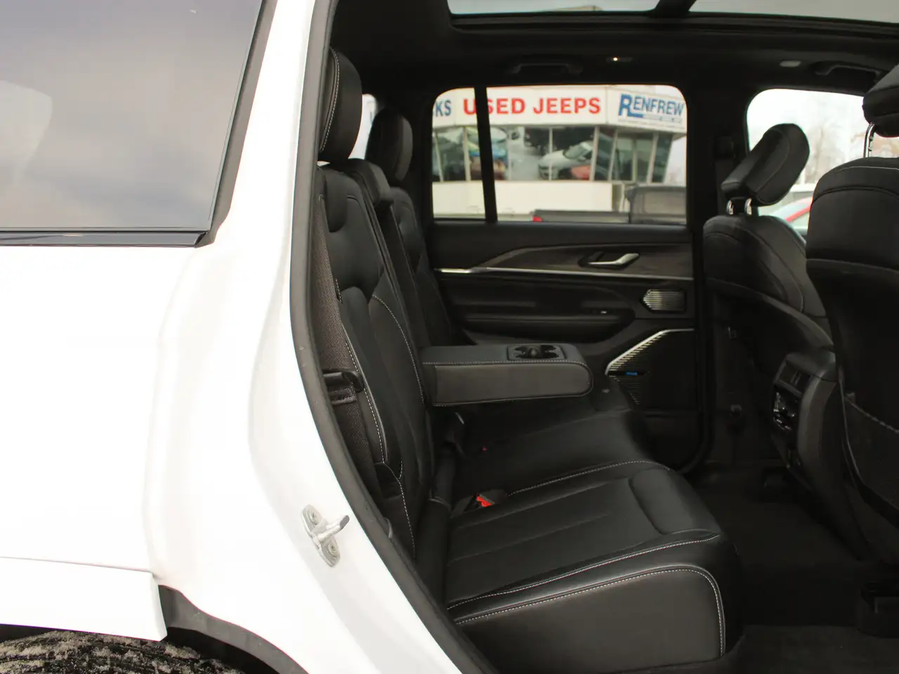 Jeep Grand Cherokee снимка Jeep Grand Cherokee