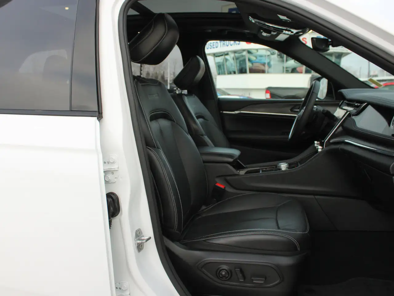 Jeep Grand Cherokee снимка Jeep Grand Cherokee