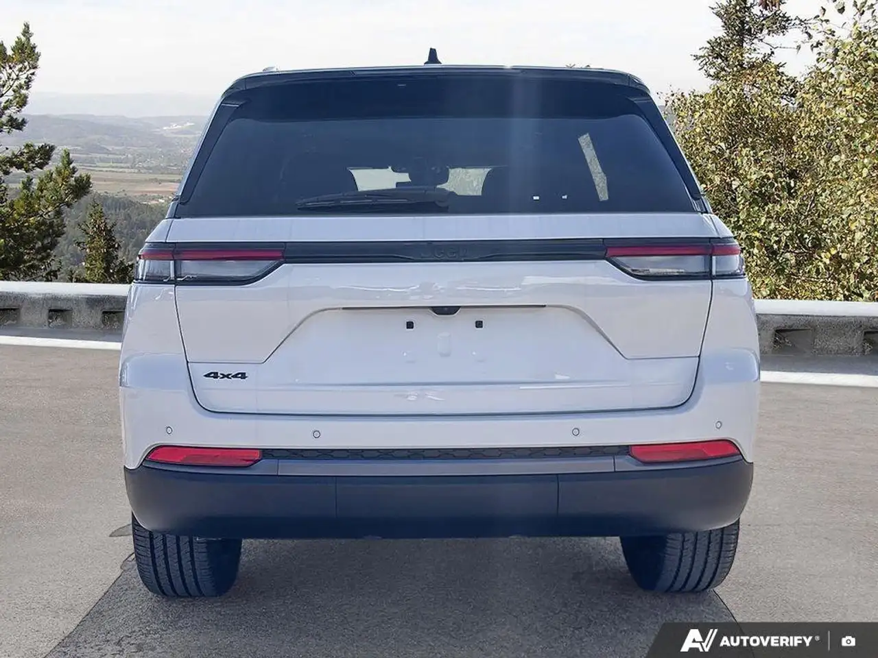 Jeep Grand Cherokee снимка Jeep Grand Cherokee