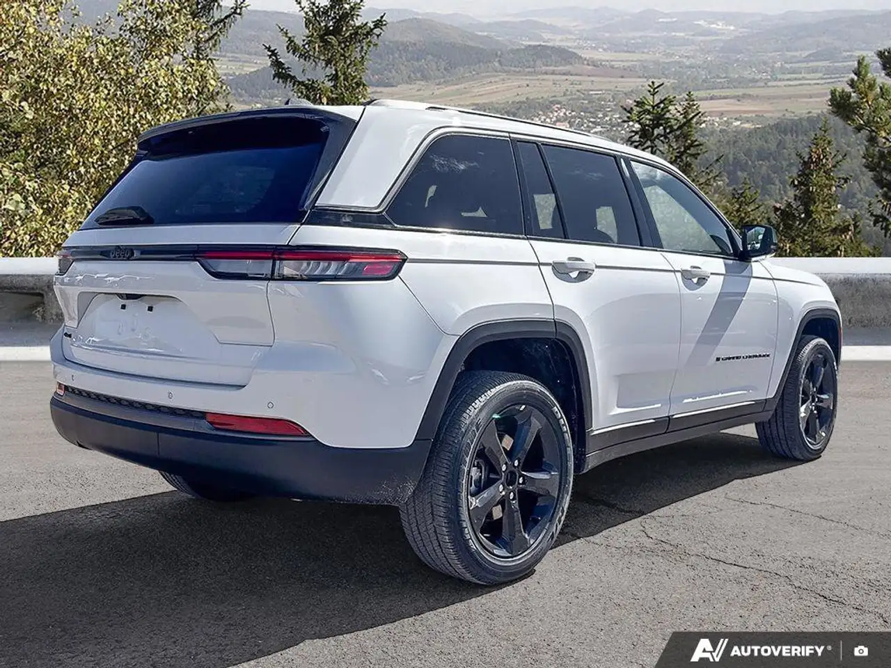 Jeep Grand Cherokee снимка Jeep Grand Cherokee