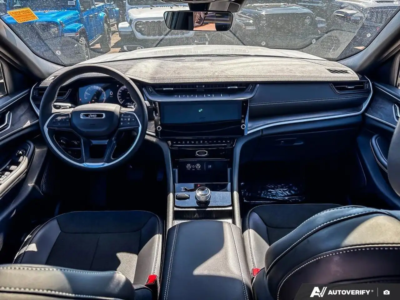 Jeep Grand Cherokee снимка Jeep Grand Cherokee