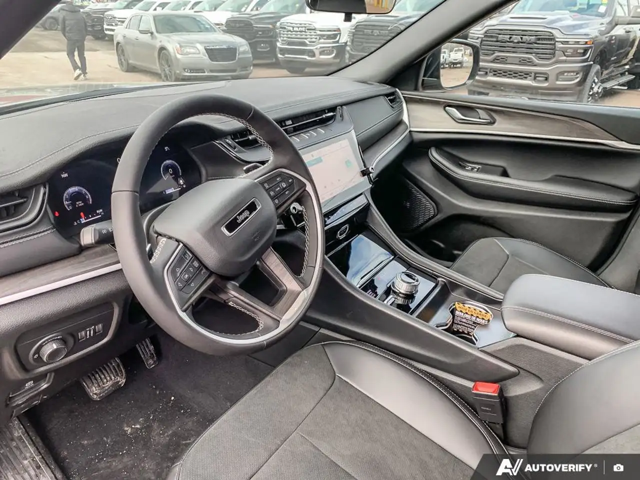 Jeep Grand Cherokee снимка Jeep Grand Cherokee