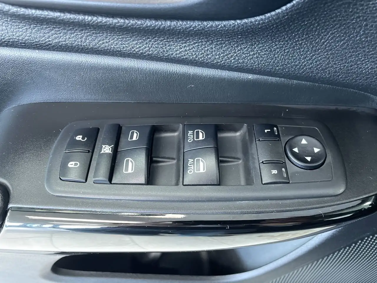 Jeep Cherokee снимка Jeep Cherokee