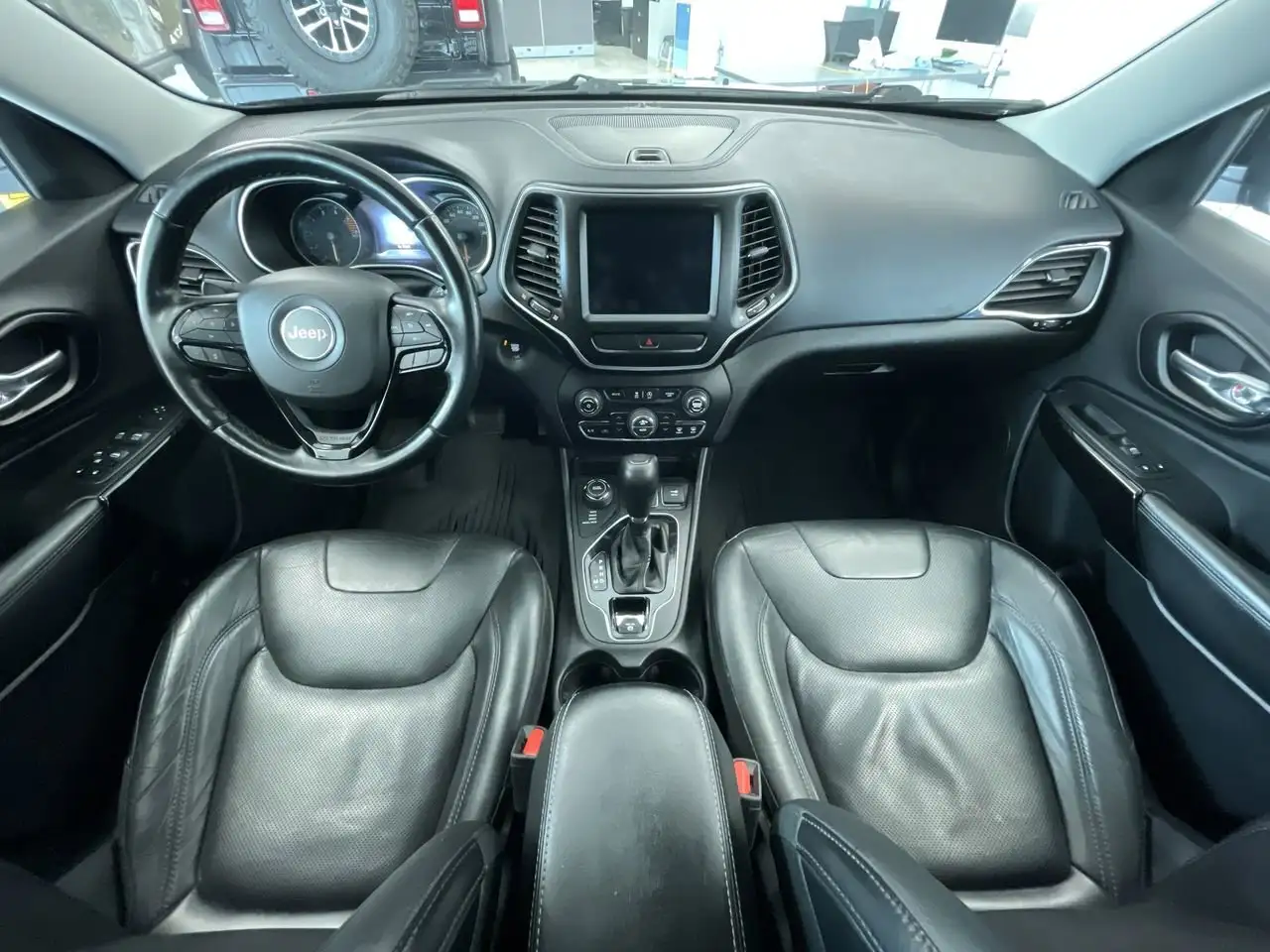 Jeep Cherokee снимка Jeep Cherokee