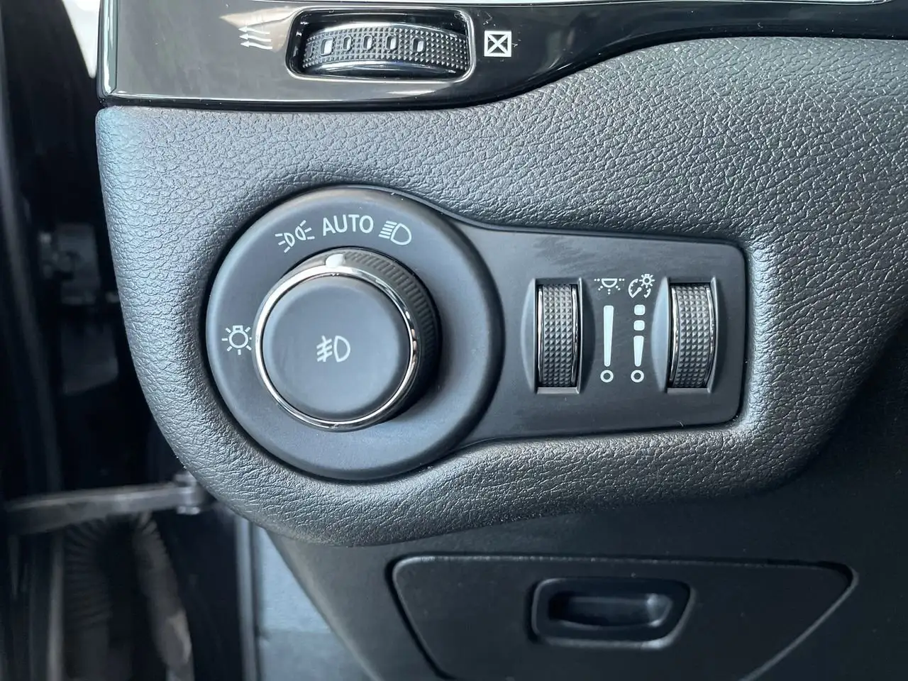 Jeep Cherokee снимка Jeep Cherokee