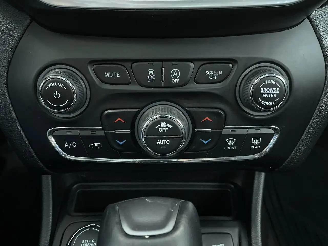Jeep Cherokee снимка Jeep Cherokee