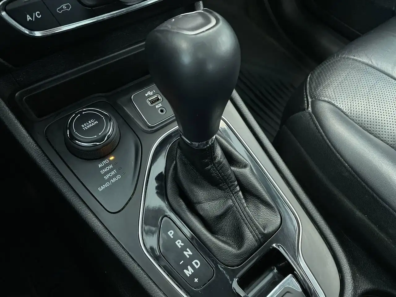 Jeep Cherokee снимка Jeep Cherokee