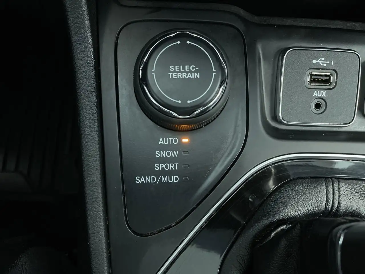 Jeep Cherokee снимка Jeep Cherokee