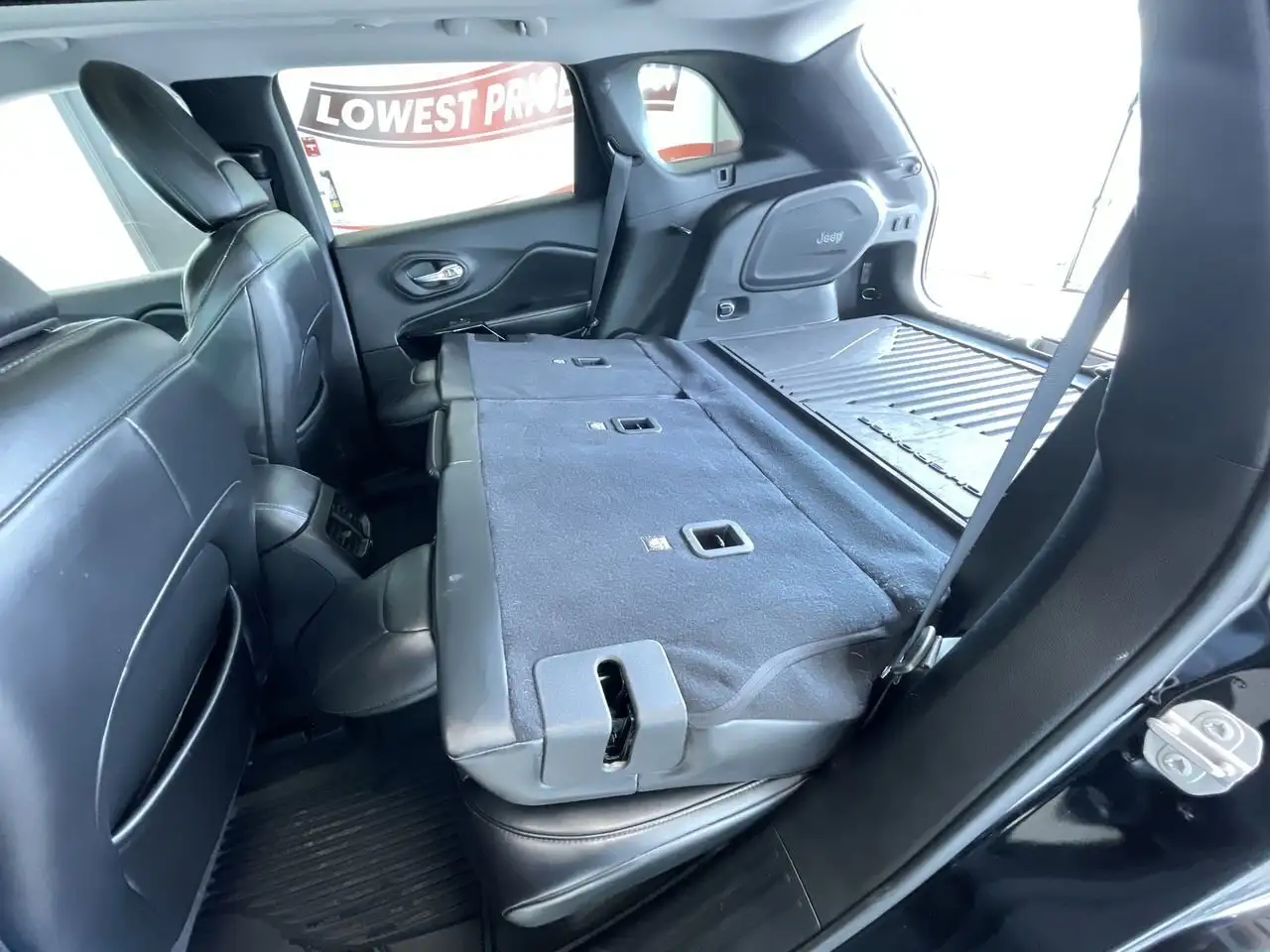Jeep Cherokee снимка Jeep Cherokee