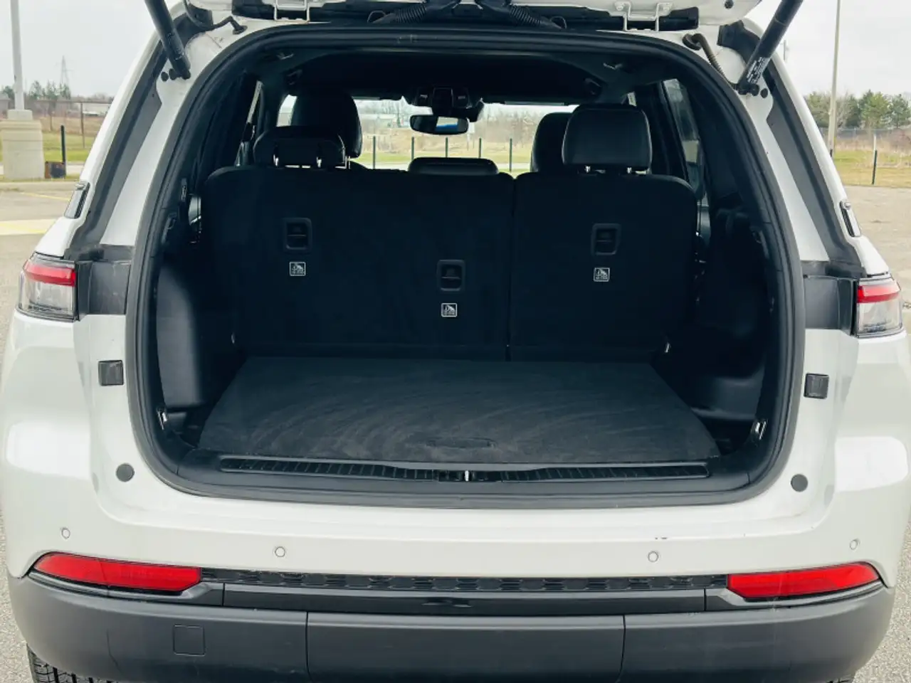 Jeep Grand Cherokee снимка Jeep Grand Cherokee