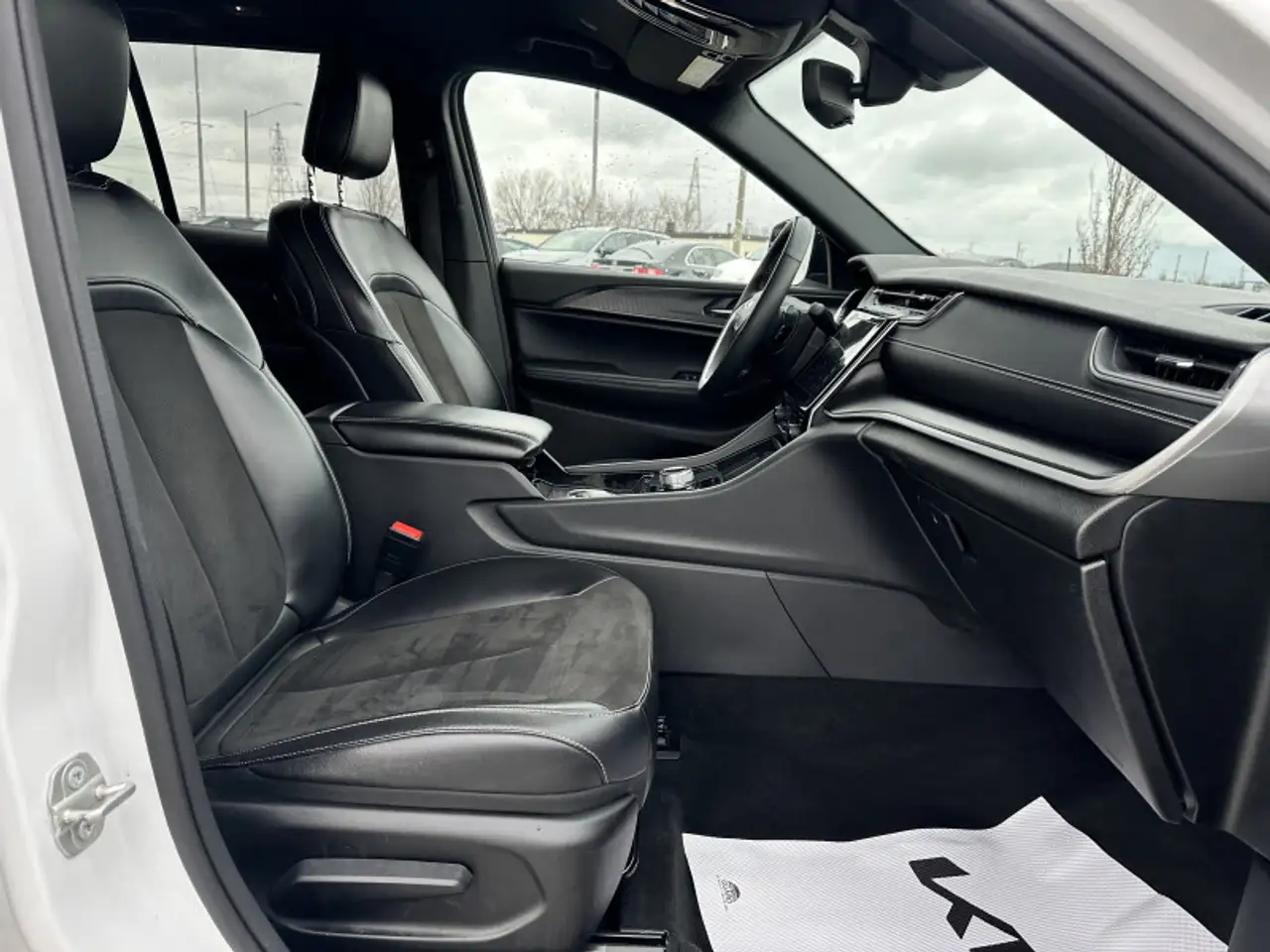 Jeep Grand Cherokee снимка Jeep Grand Cherokee