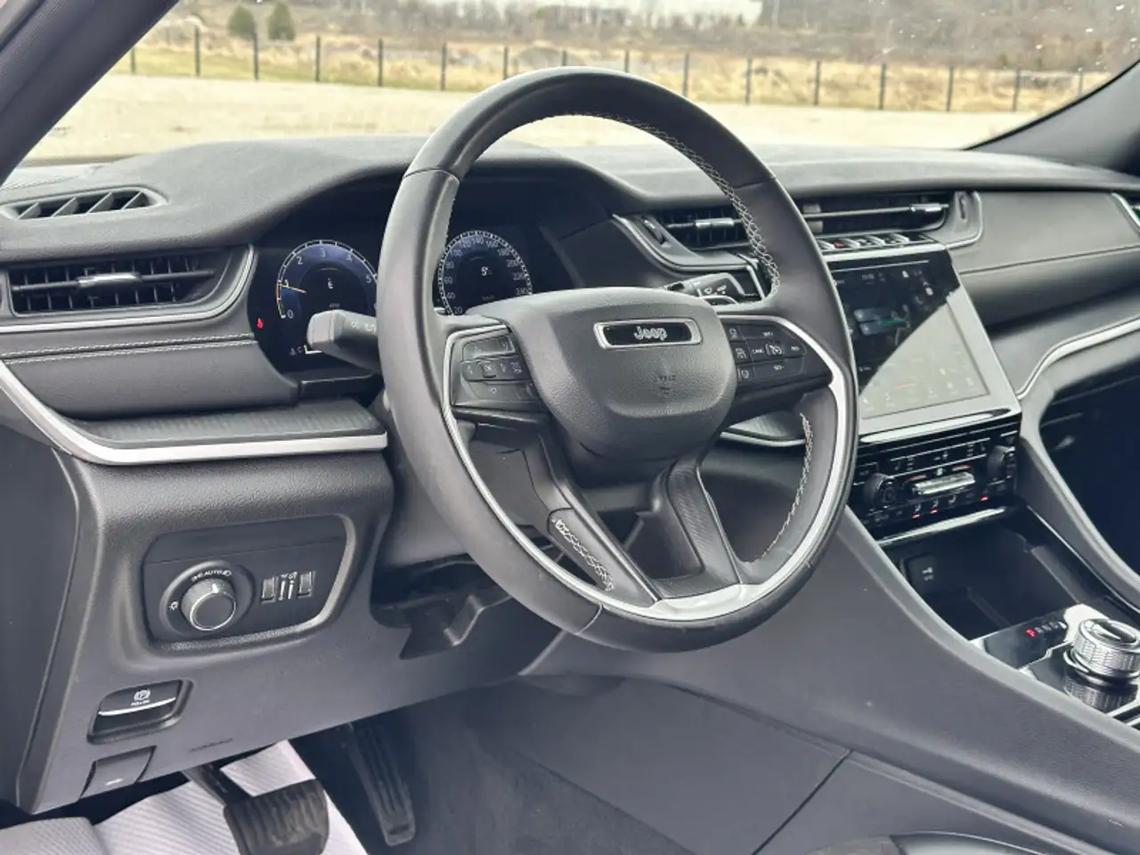 Jeep Grand Cherokee снимка Jeep Grand Cherokee
