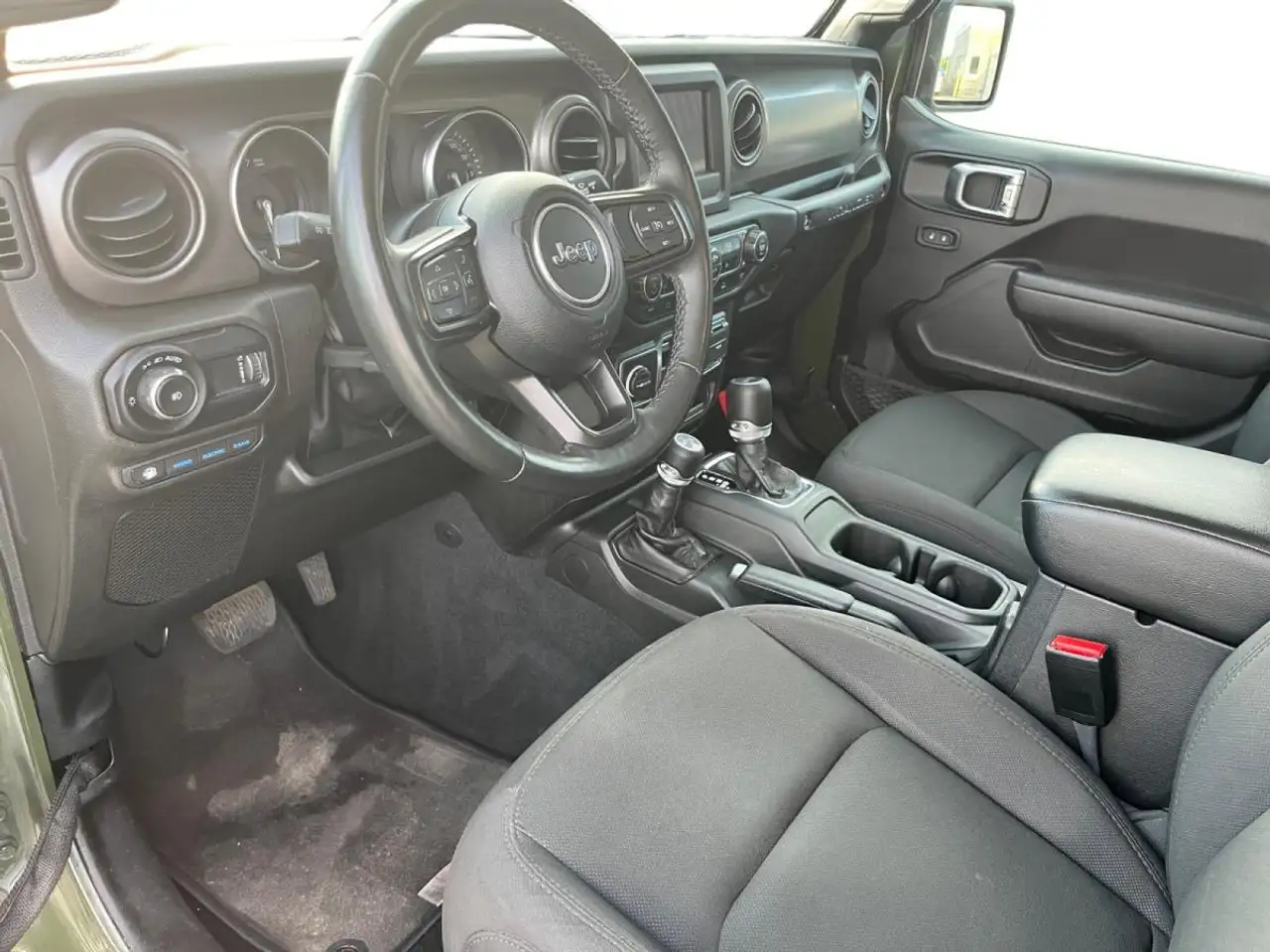 Jeep Wrangler снимка Jeep Wrangler
