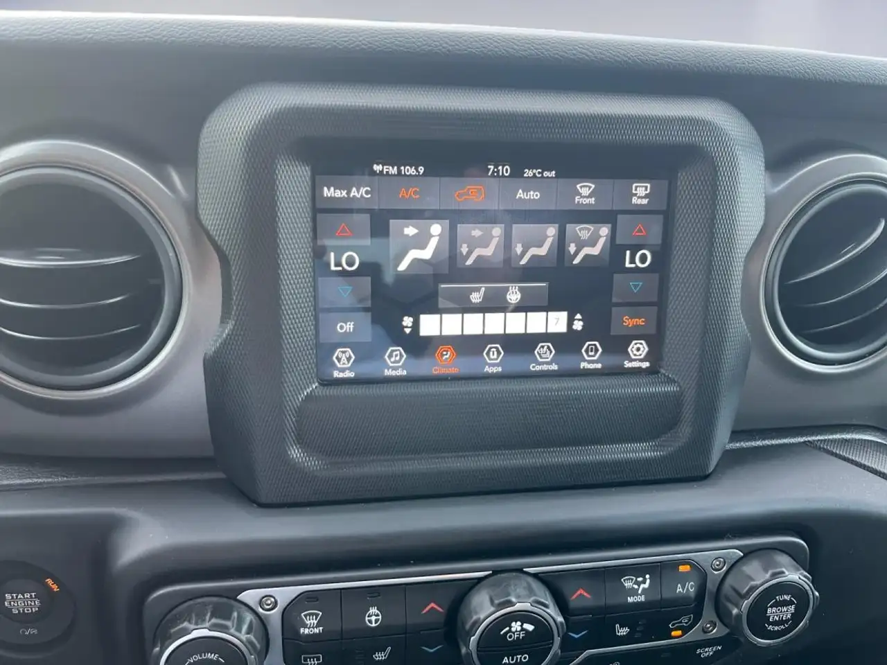 Jeep Wrangler снимка Jeep Wrangler