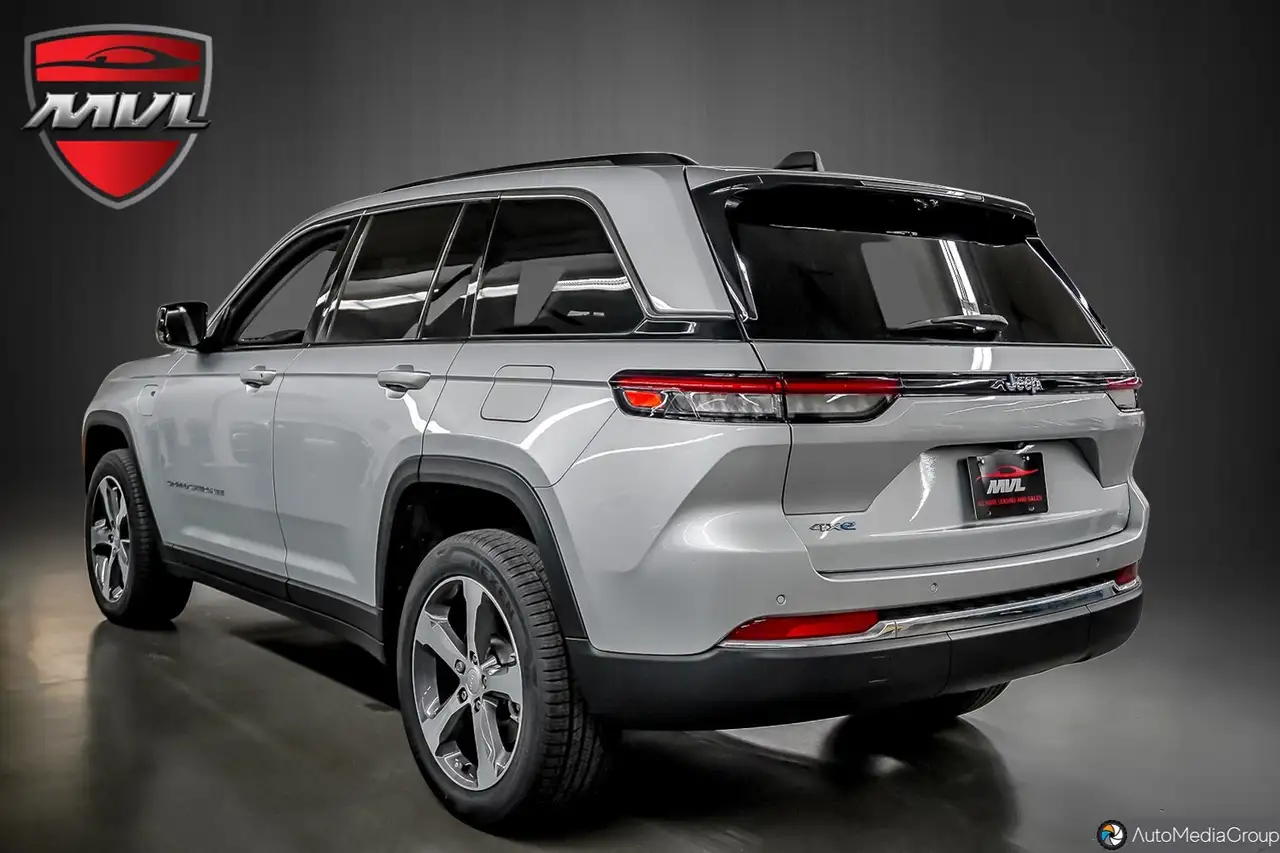 Jeep Grand Cherokee снимка Jeep Grand Cherokee
