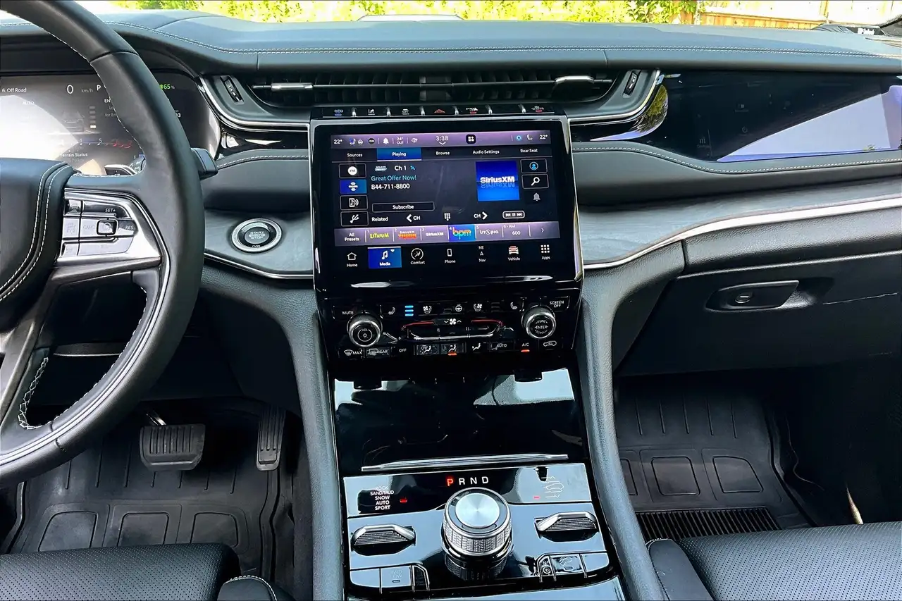 Jeep Grand Cherokee снимка Jeep Grand Cherokee