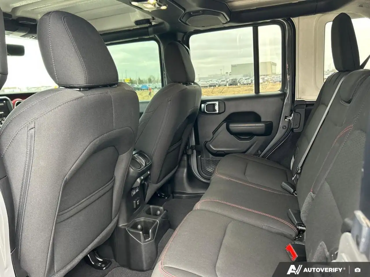 Jeep Wrangler снимка Jeep Wrangler