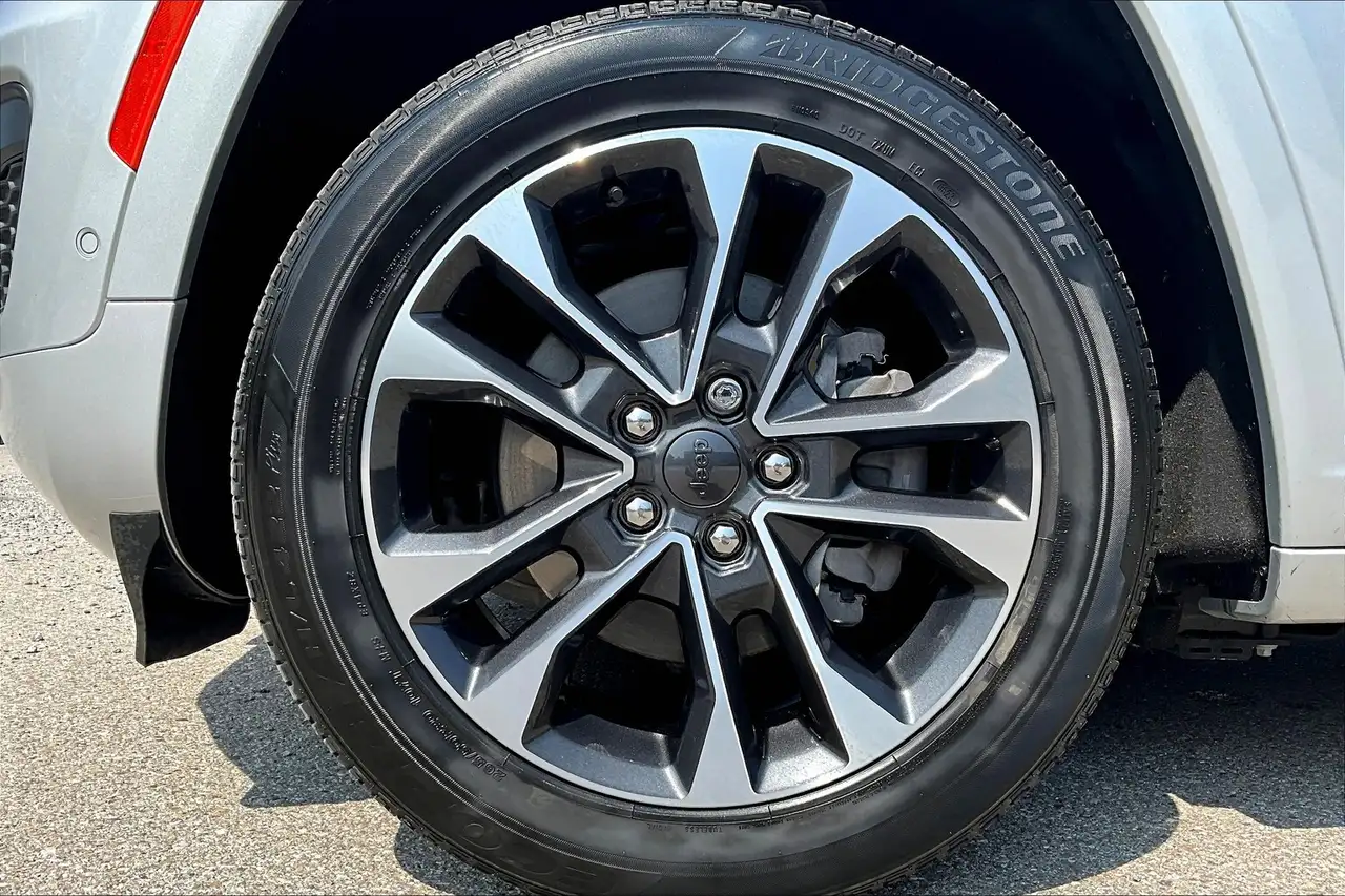 Jeep Grand Cherokee снимка Jeep Grand Cherokee