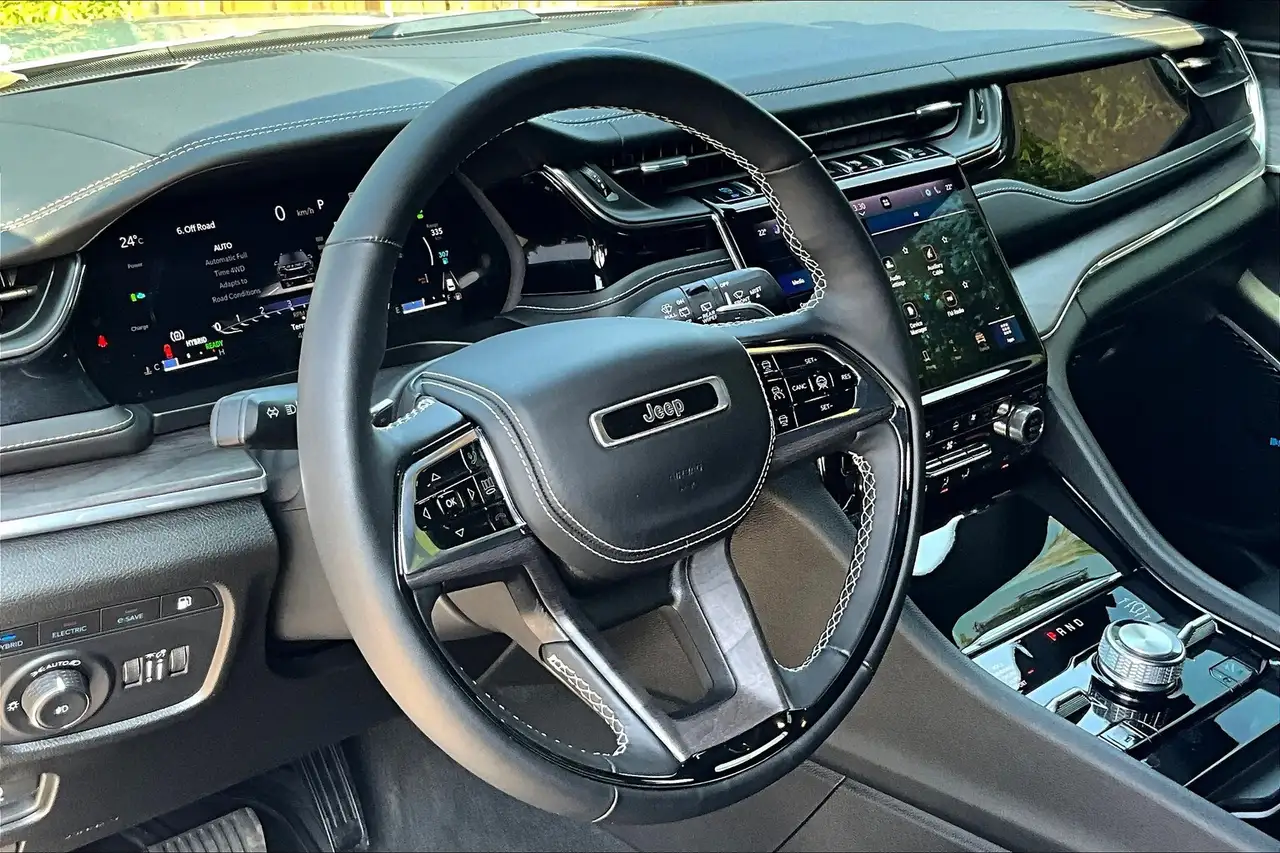 Jeep Grand Cherokee снимка Jeep Grand Cherokee