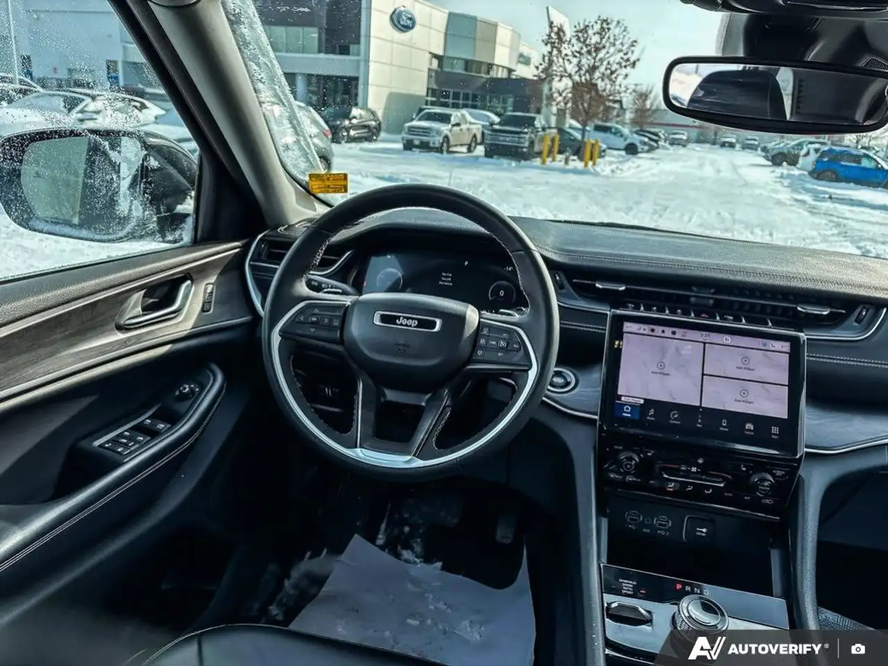 Jeep Grand Cherokee снимка Jeep Grand Cherokee