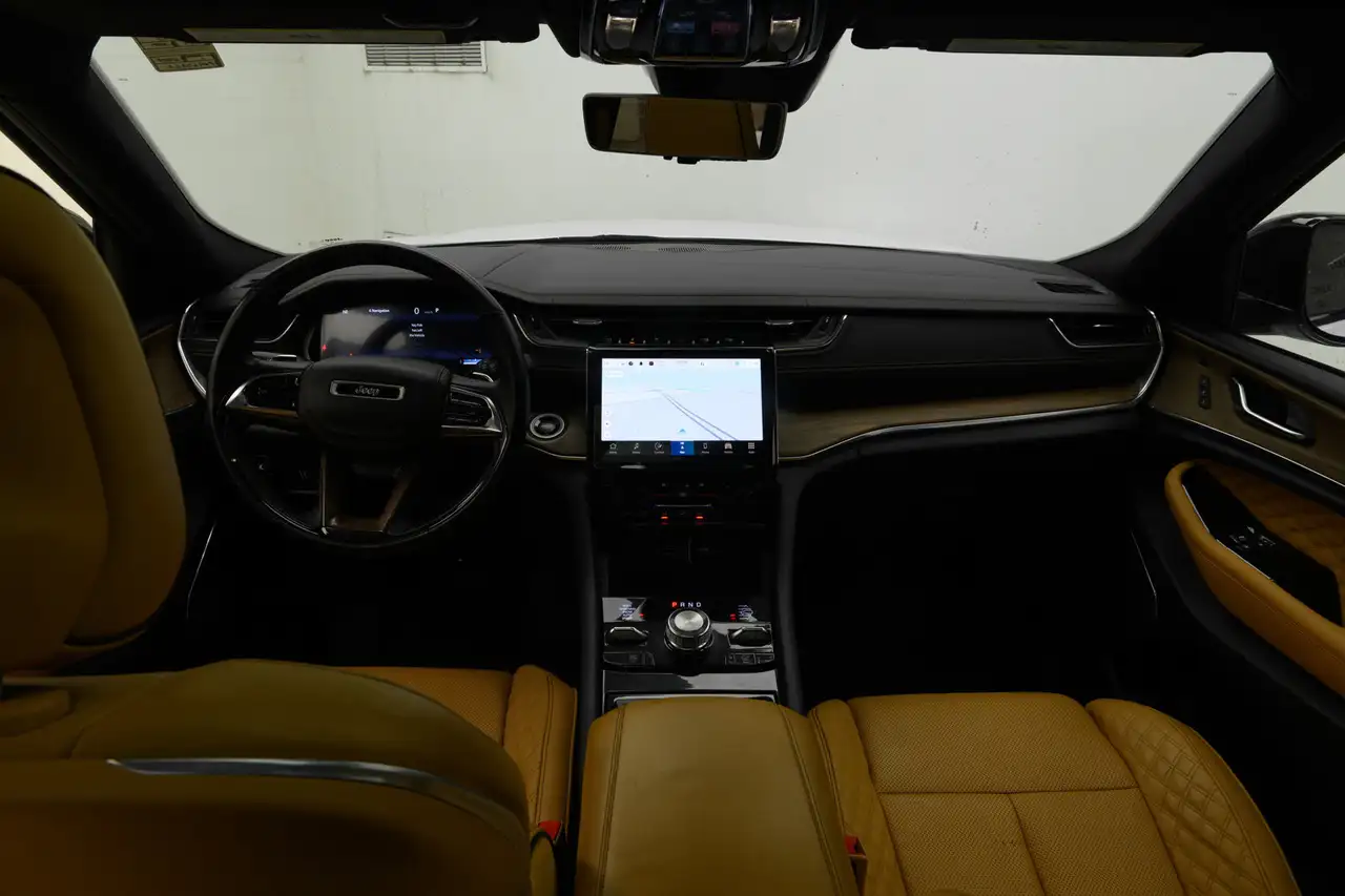 Jeep Grand Cherokee снимка Jeep Grand Cherokee