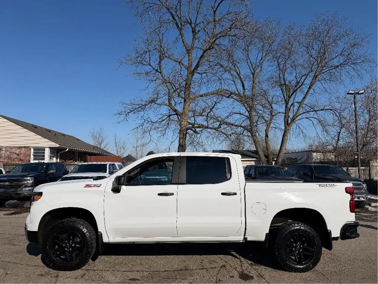 Chevrolet Silverado 1500 снимка Chevrolet Silverado 1500