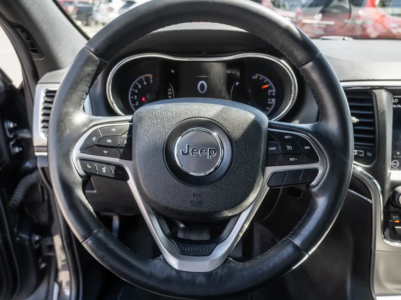 Jeep Grand Cherokee снимка Jeep Grand Cherokee