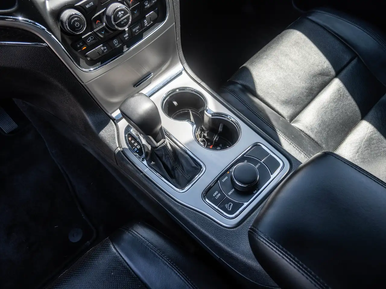 Jeep Grand Cherokee снимка Jeep Grand Cherokee