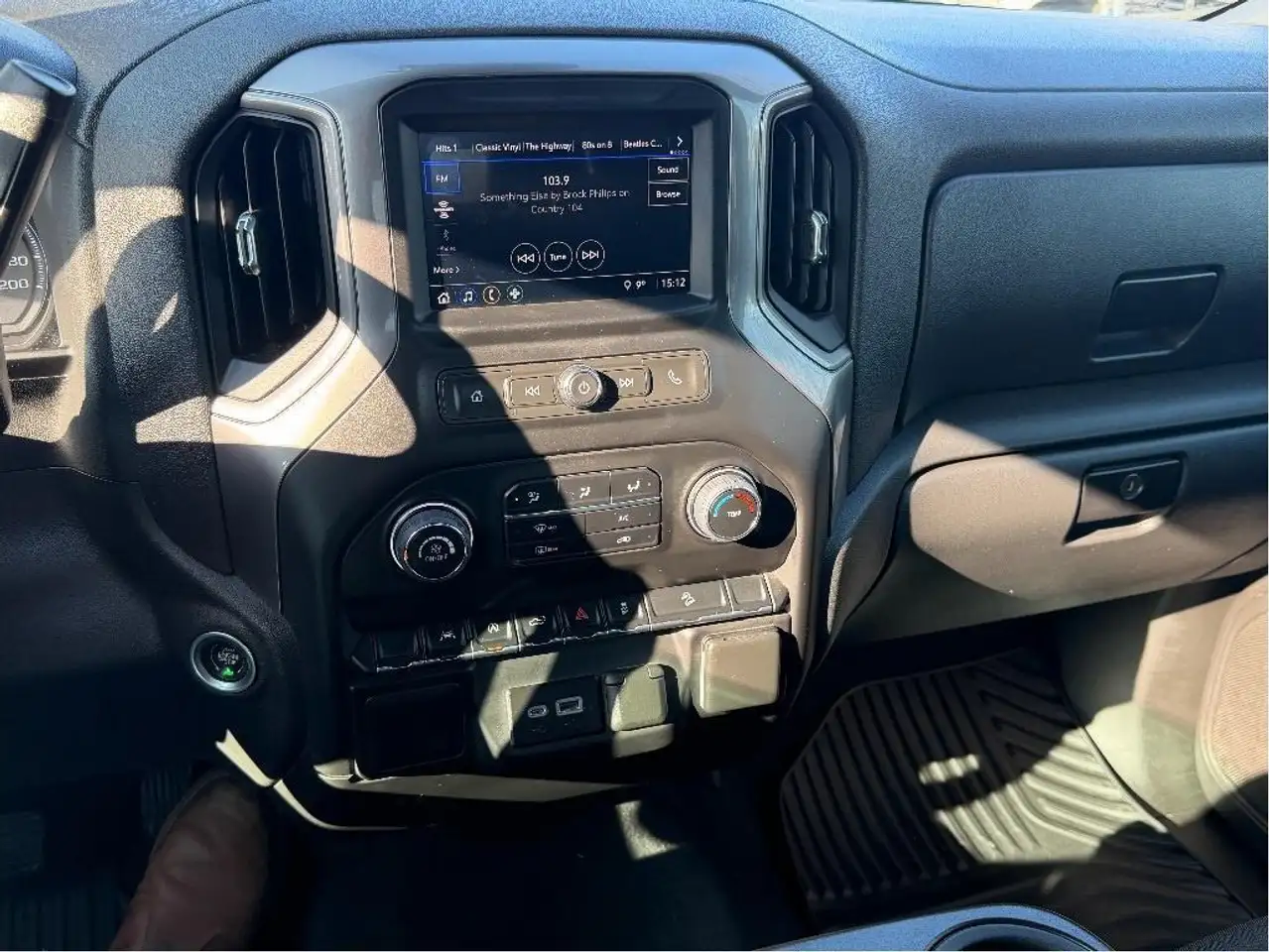 Chevrolet Silverado 1500 снимка Chevrolet Silverado 1500
