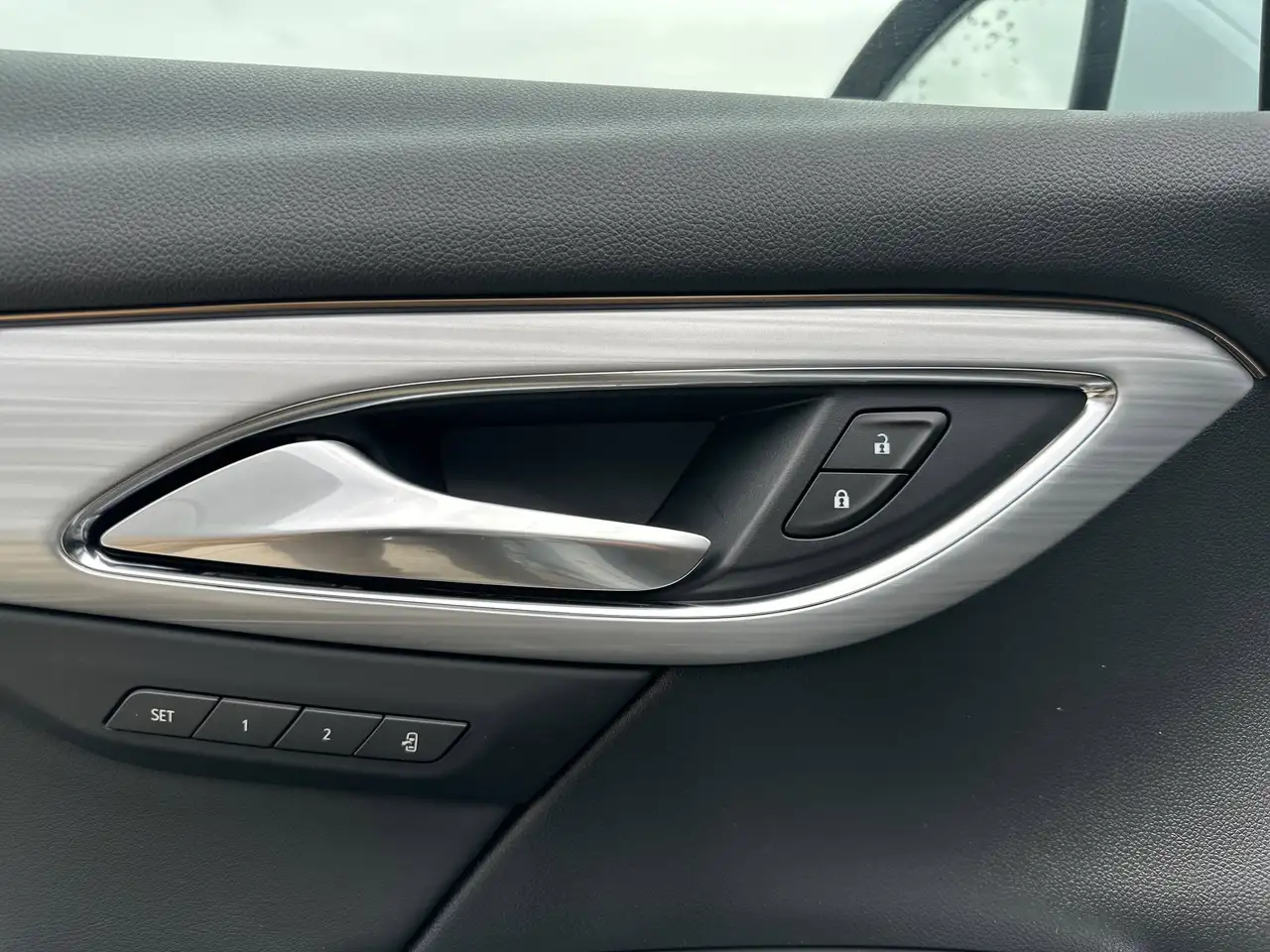 Buick Envision photo Buick Envision