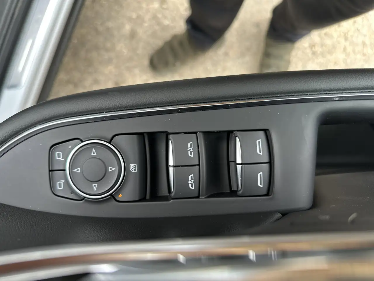 Buick Envision photo Buick Envision