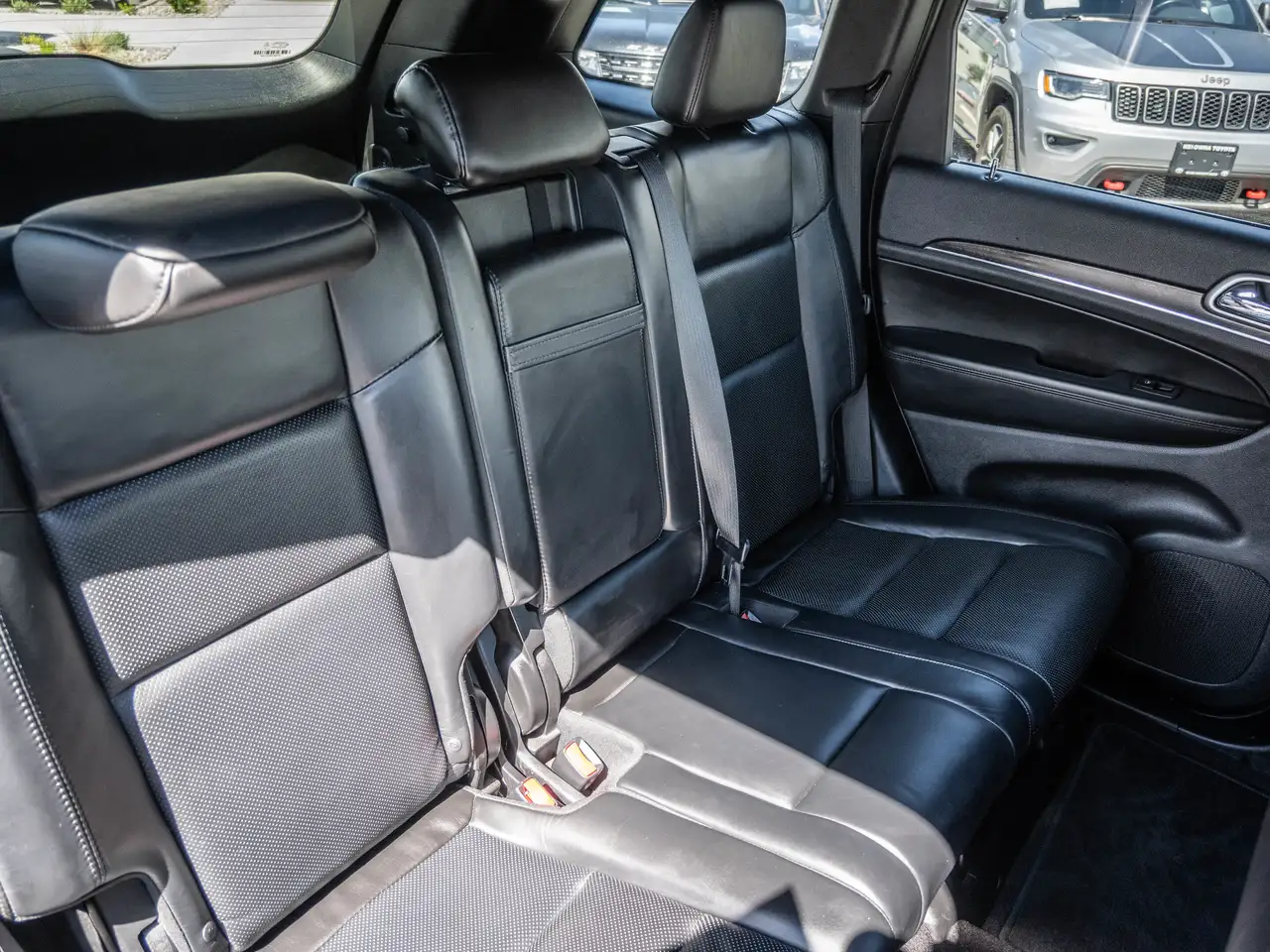 Jeep Grand Cherokee снимка Jeep Grand Cherokee