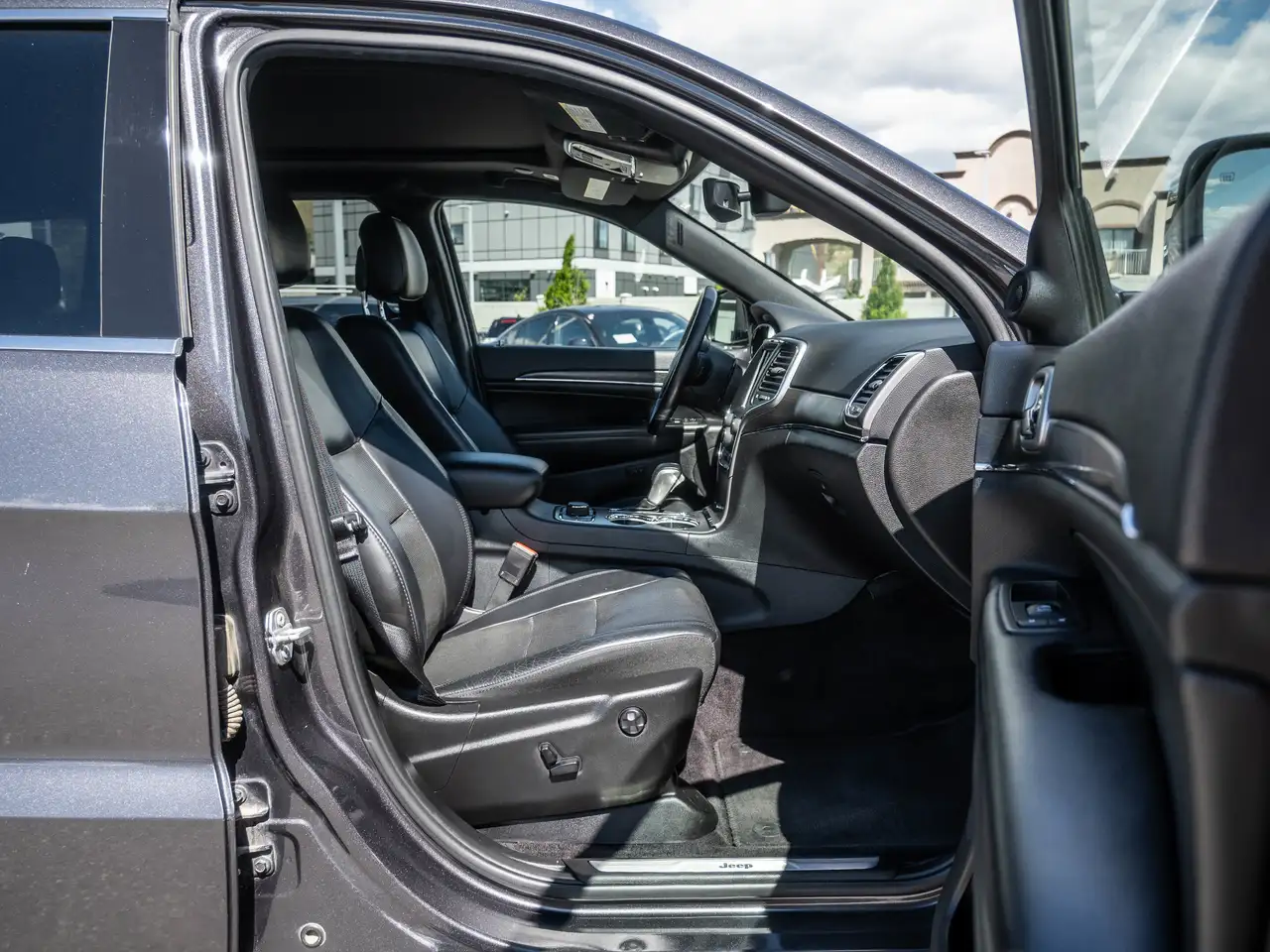 Jeep Grand Cherokee снимка Jeep Grand Cherokee