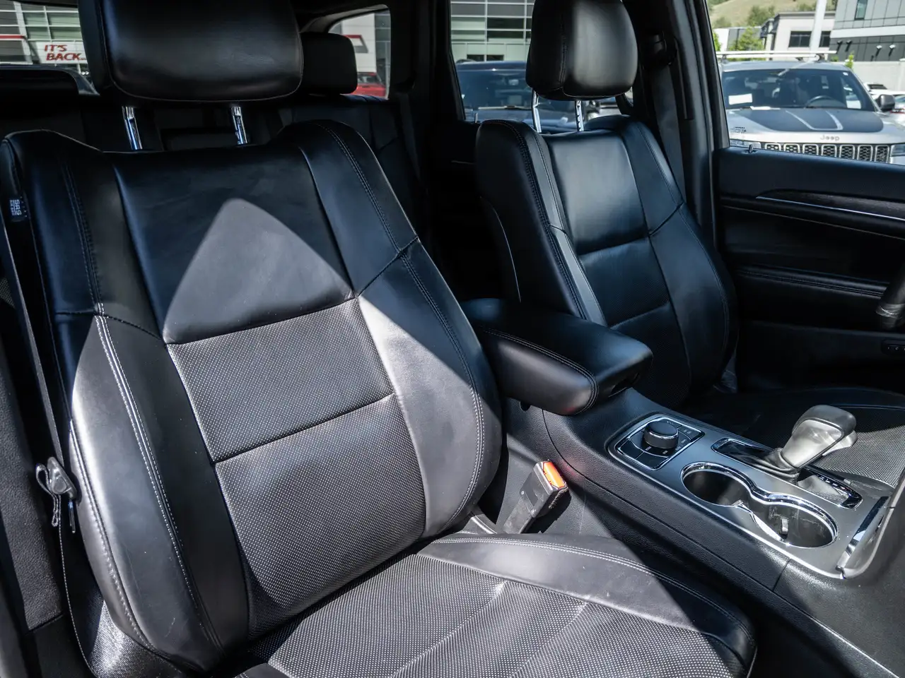 Jeep Grand Cherokee снимка Jeep Grand Cherokee