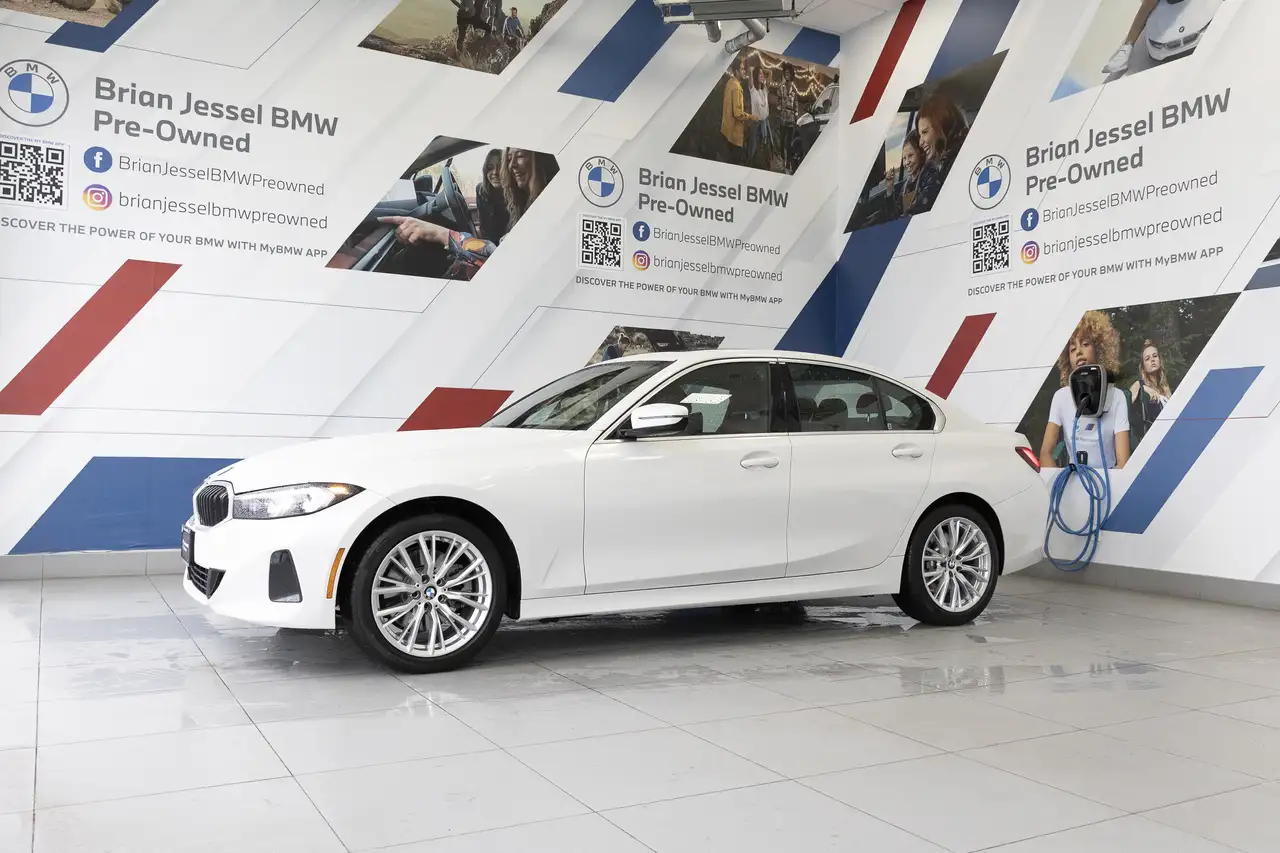 BMW 3 Series снимка BMW 3 Series