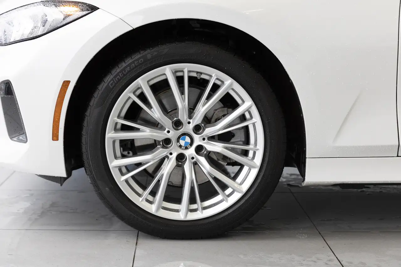 BMW 3 Series снимка BMW 3 Series