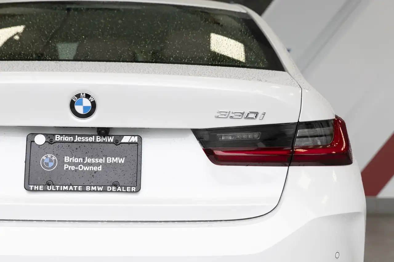 BMW 3 Series снимка BMW 3 Series
