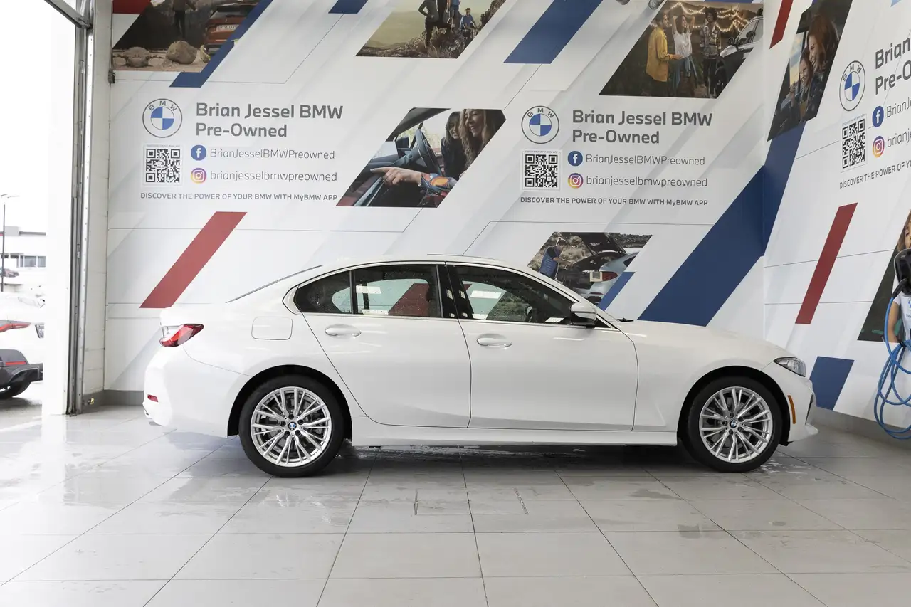 BMW 3 Series снимка BMW 3 Series