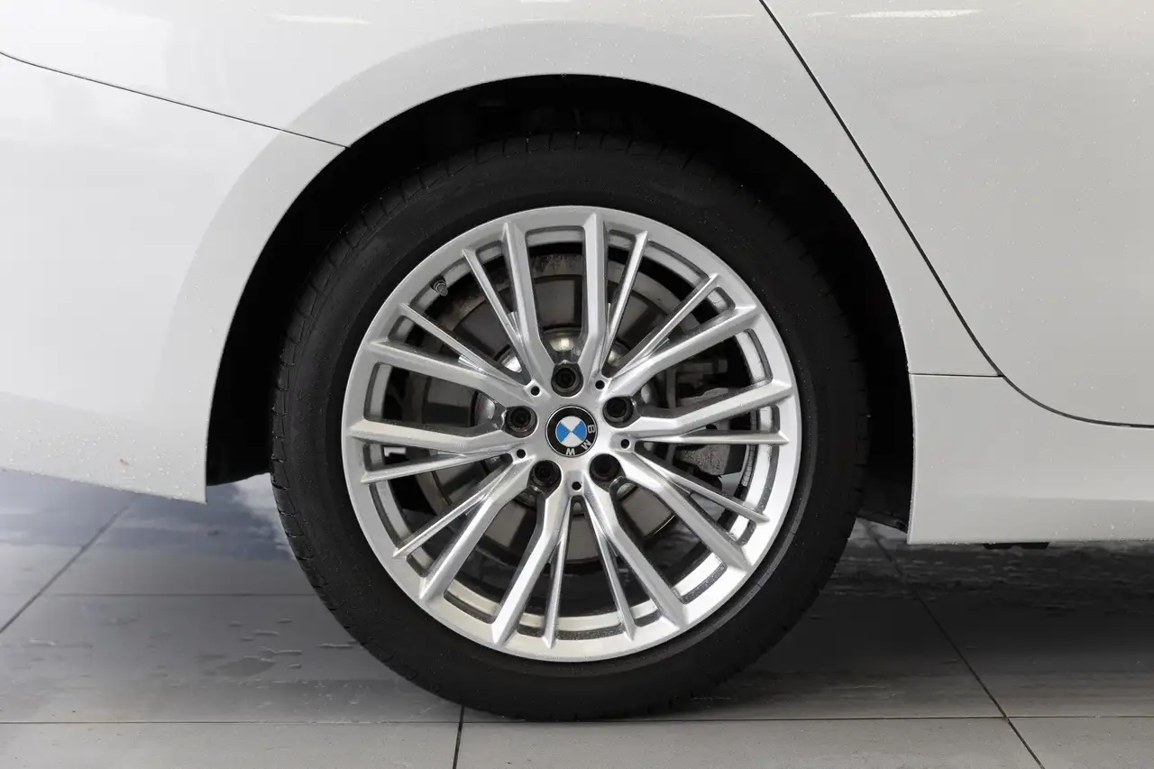 BMW 3 Series снимка BMW 3 Series