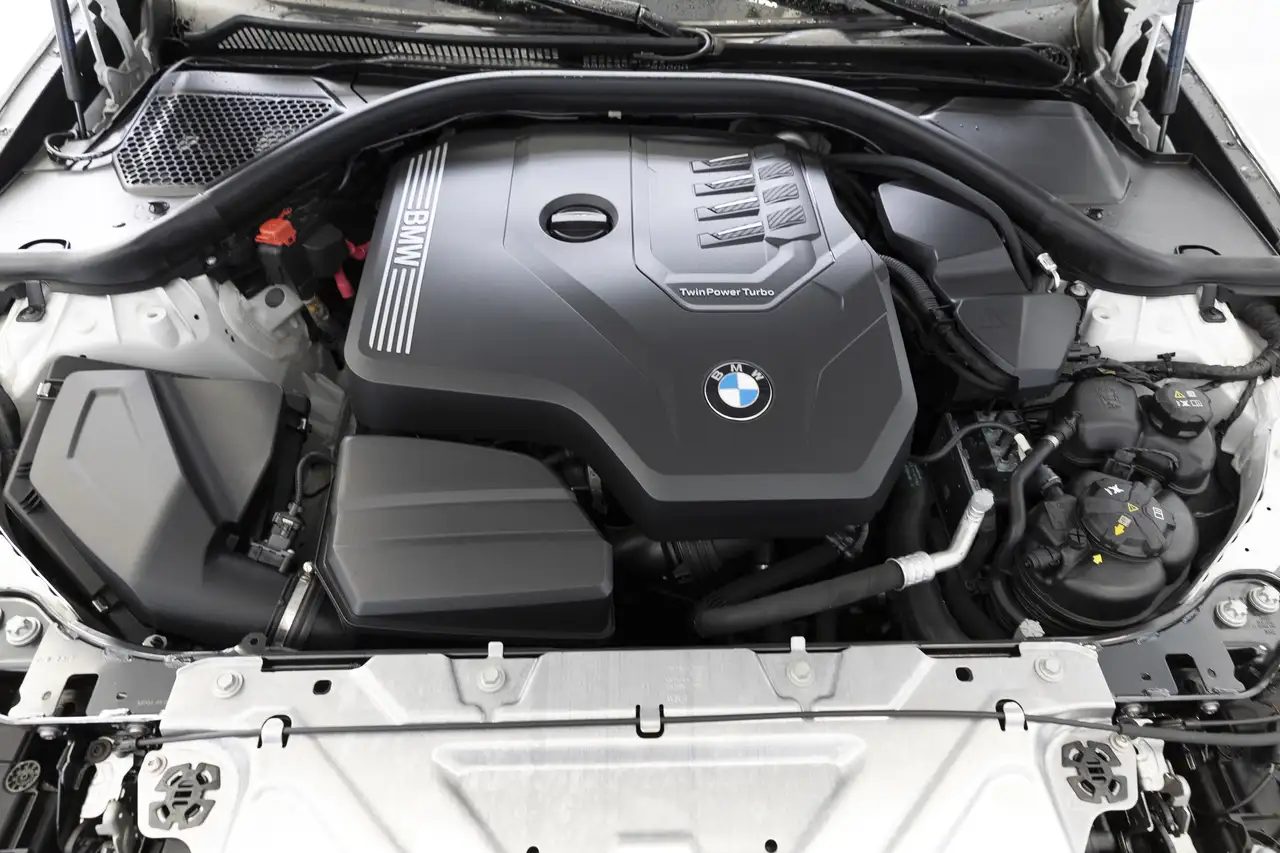 BMW 3 Series снимка BMW 3 Series