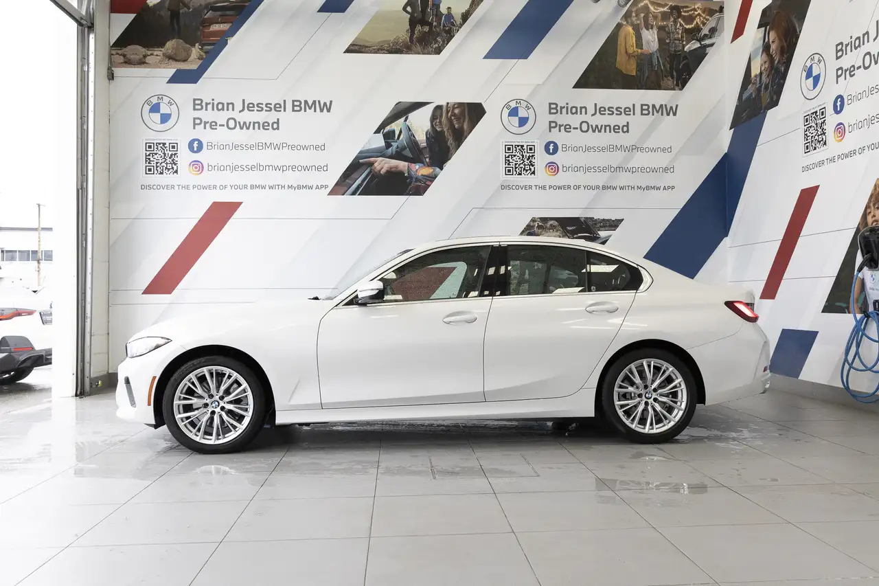 BMW 3 Series снимка BMW 3 Series